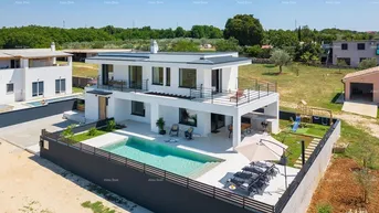 Expose Haus Pula Galižana. Villa mit Pool, Außenküche und Meerblick.