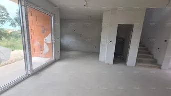 Expose Wohnung Zu verkaufen: Zwei-Etagen-Wohnung mit Garten in Ližnjan