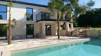 Expose Haus UMAG – Haus mit Pool und drei separaten Apartments