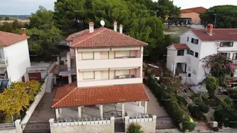 Expose Haus Pula. Zelenika! Stechpalme! Einfamilienhaus! 50 Meter zum Strand! Seeblick!