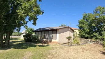 Expose Haus Zu verkaufen – Haus und Grundstück mit kleiner Hütte in Cokuni