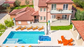 Expose Haus Schöne Villa auf großem Grundstück!
