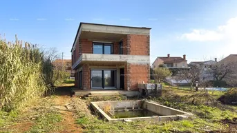 Expose Haus Haus in Roh Bau, Valtura