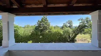 Expose Haus Zum Verkauf steht eine schöne Villa in der Nähe von Marčana.
