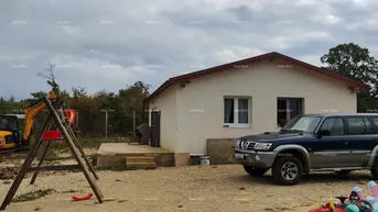Expose Haus Verkauf eines großen Baugrundstücks mit einem Haus und einem Projekt zum Bau einer weiteren Villa, Svetvinčenat