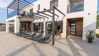 Expose Haus Loborika Atemberaubende Villa mit Pool!
