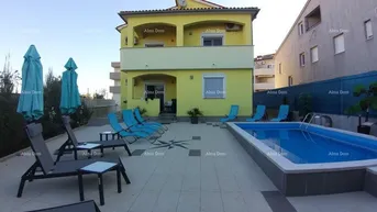 Expose Haus Peroj – Haus mit drei Wohnungen und einem Swimmingpool