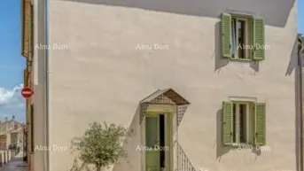 Expose Haus Verkaufe ein wunderschönes Apartmenthaus mit drei Wohnungen im Zentrum von Vrsar!