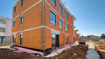 Expose Wohnung Zum Verkauf: Wohnung in einem Neubau mit Garten!