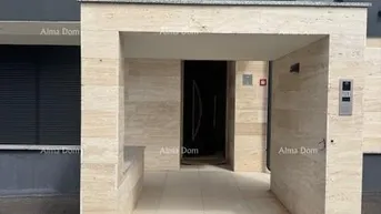 Expose Wohnung Eingerichtete Wohnung mit 4 Schlafzimmern, Garten und Schwimmbad, 350 m vom Meer entfernt.