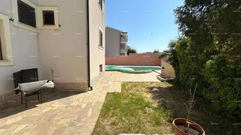 Expose Haus Wir verkaufen ein Haus mit fünf Apartments an einer ausgezeichneten Lage!