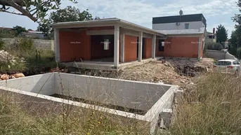 Expose Haus Zu verkaufen: Erdgeschosswohnung mit Pool - derzeit im Rohbau, Sveti Peter im Wald - Pazin!