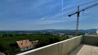 Expose Neubau Erstbezug Wunderschöne Drei Zimmer Wohnung mit Balkon und herausragender Aussicht