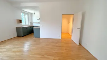 Expose 2-Zimmer Wohnung mit offener, möblierter Küche und großem Schlafzimmer!