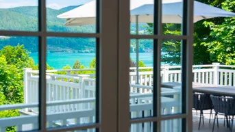 Expose SEEBLICKVILLA mit Outdoorpool - großzügigen SEEZUGANG &amp; Boje in idyllischer Waldrandlage am WÖRTHERSEE