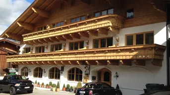 Expose Home of Lässig: Traumhaftes Appartementhaus im Tiroler Stil in Top Lage 