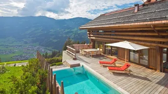 Expose Freizeitwohnsitz - High Class Chalet Hüttenfeeling mit Pool direkt an der Skipiste Zillertal Arena