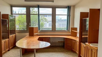 Expose Penthousebüro oder Ordination nähe Mozartkreuzung | barrierefrei | beste Infrastruktur | Straßenbahn vor der Haustüre