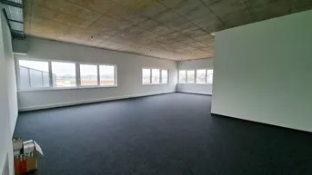 Expose ERSTBEZUG: BÜROS ab 104 m² / EUR 12,46 INKL. BK + optional WARMHALLEN BIS 8.000 m²