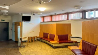 Expose Penthousebüro oder Ordination nähe Mozartkreuzung | barrierefrei | beste Infrastruktur | Straßenbahn vor der Haustüre