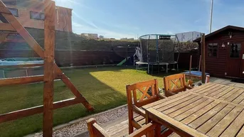 Expose Neuer Preis! Geräumige Doppelhaushälfte in familienfreundlicher Lage 5 Zimmer, Garten &amp; Pool