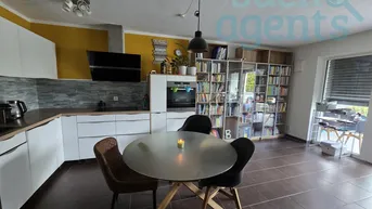Expose Neuer Preis! Lichtdurchflutete Maisonette mit Terrasse, Garten &amp; Kamin – nur 7 Min. zum See