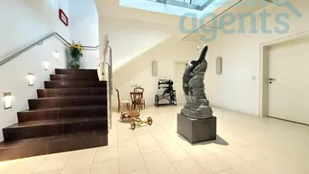 Expose Villa mit über 600 m² Wohnfläche, modernster Technik und einzigartiger Luxus-Ausstattung