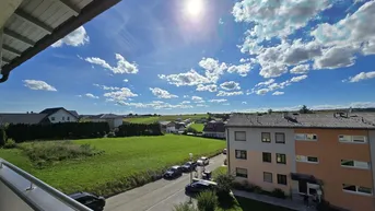 Expose Neuer Preis! Helle 3-Zimmer Wohnung mit Loggia, Keller und Stellplatz - Anlegerhit oder Eigenheim