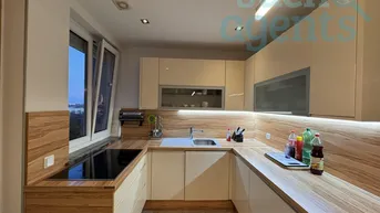 Expose Helle und großzügige 4-Zimmer- Wohnung in top Lage