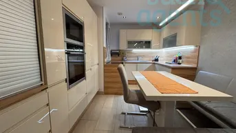 Expose NEUER PREIS! Helle und großzügige 4-Zimmer- Wohnung in top Lage