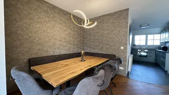 Expose Charmante renovierte Wohnung mit Balkon, Terrasse, Carportplatz &amp; Kamin