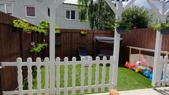 Expose Geräumiges Reihenhaus mit Garten, überdachter Terrasse und drei Etagen voller Möglichkeiten