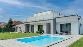 Expose Luxuriöses Zweifamilienhaus mit Pool in ruhiger Lage!