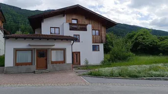 Expose Selten!! Zweifamilienhaus in Rinn, mit 1800 qm großen Grundstück!!Das Grundstück kann auch in 2 Parzellen geteilt werden.