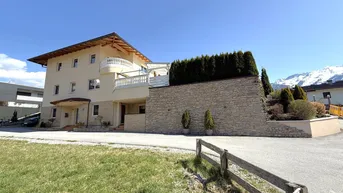 Expose Luxuriöses Einfamilienhaus mit Pool in einzigartiger Ruhelage