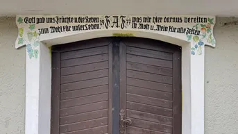 Expose Renovierungsbedürftiger kleiner Dreikanthof mit Garten