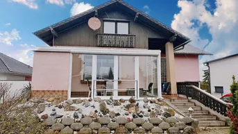 Expose Charmantes Einfamilienhaus mit großzügiger Wohnfläche in absoluter Ruhelage !
