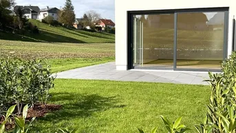 Expose PROVISIONSFREI-SONNIG-ERSTBEZUG: 3 Zimmer mit 190m² Garten + Terrasse, Blick zum Traunstein! (W 24)