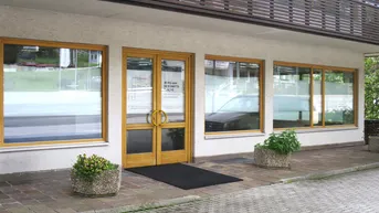 Expose Großzügige helle Büroflächen mit barrierefreien Zugang und Parkplätzen und 
