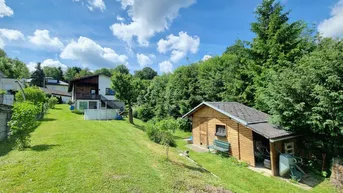Expose Ruhelage trifft traumhaften Grünblick - Haus mit viel Potential - 1038m² großes Grundstück (Eigengrund)
