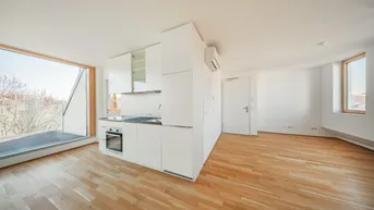 Expose Exklusives Investment: Lichtdurchflutete 2-Zimmer-Dachgeschosswohnung!