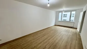 Expose Renovierte 3 Zimmer Wohnung! Tolle Infrastruktur nahe Hauptbahnhof!