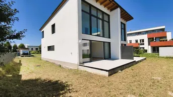 Expose EIN JUWEL DER MODERNE - Moderne Doppelhaushälfte in Fels am Wagram - Erstbezug mit Garten, Terrasse &amp; Stellplätzen - Seezugang