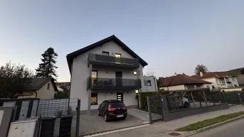 Expose GROßZÜGIGE DACHGESCHOSSWOHNUNG MIT BALKON ZUR VERMIETUNG AB 01.10.2025!