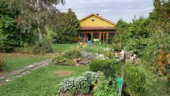 Expose Älteres Einfamilienhaus mit Traumgarten und Biotop
