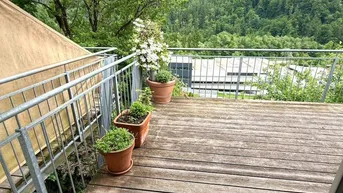 Expose Panorama &amp; Sonnenlage – Doppelhaushälfte mit sonniger Terrasse, Garten und zwei Carports
