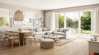 Helles Wohn- und Esszimmer mit Holzboden, bequemer Couch und Zugang zur Terrasse.