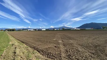 Expose Gewerbegrundstück mit der Top-Lage an der S36 gegenüber Arena am Waldfeld – ideale Voraussetzungen für Ihr Unternehmensprojekt