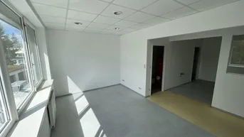 Expose Moderne Bürofläche in Wels - Perfekt für Praxis oder Büro - 98m², 2 Garagen, 2 WCs - Jetzt mieten für 1.437,12 €!