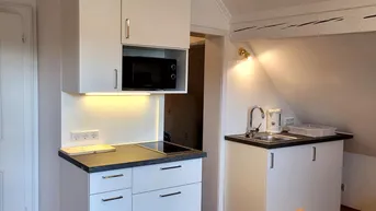 Expose Nearby Red Bull Base, University Salzburg and City Center: schönes Zimmer mit Balkon und Küchenblock &amp; Dusche/ WC im Stadtteil AIGEN - Salzburg in Privathaus